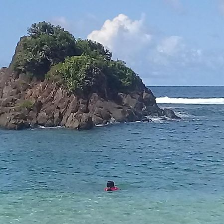 Josurfinn, Puraran Beach Baras  Exterior photo